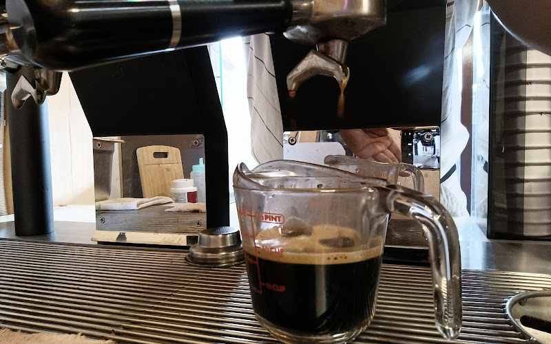 ลูกหว้ากาแฟ ณ ยมจินดา (Lukwah Coffee)