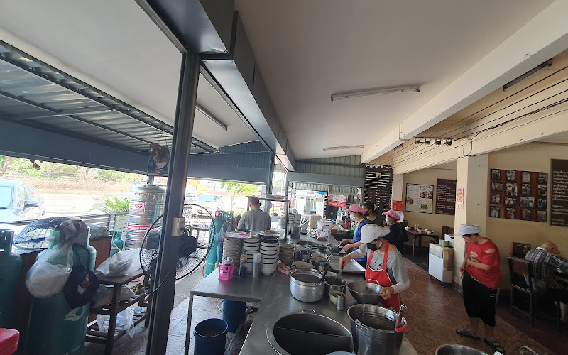 รุ่งเรือง ก๋วยเตี๋ยวลูกทุ่ง