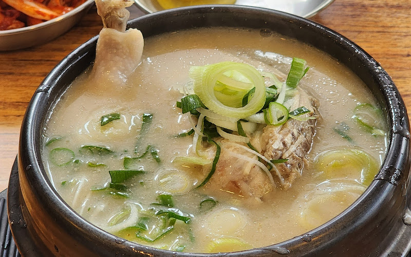 언양닭칼국수 덕신점