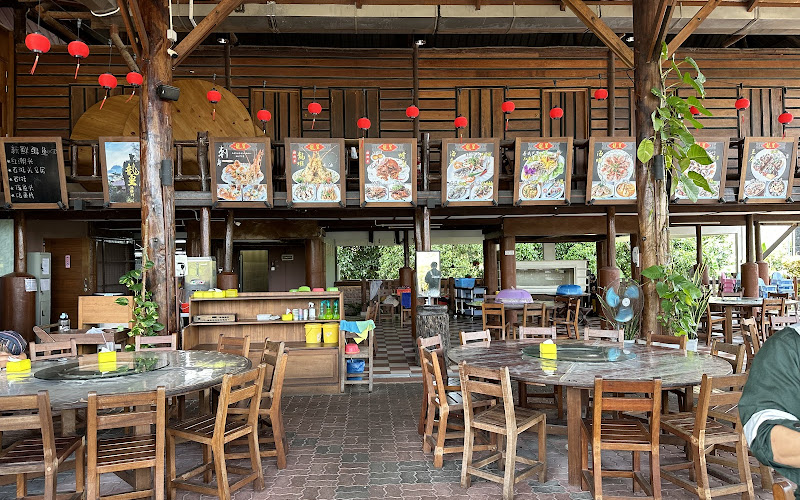 Super Lobster Village