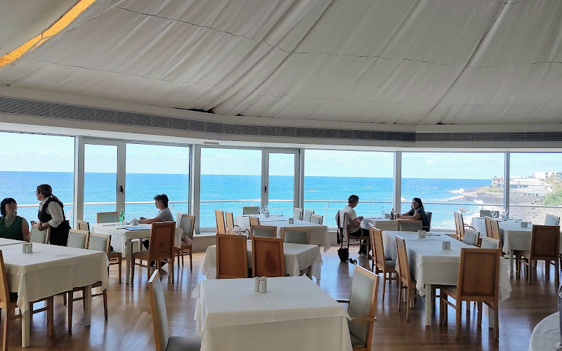 Quebramar rotating restaurant