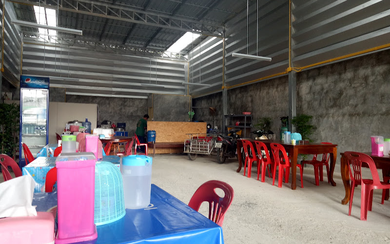 ร้านข้าวป้าดิษฐ์ อาหารตามสั่ง กะเพรา อาหร่ออออย