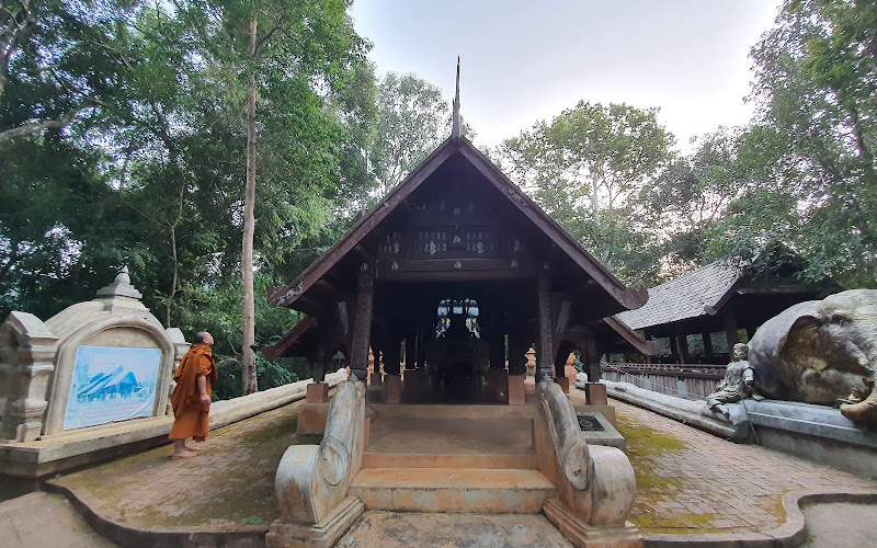 พุทธอุทยานแม่กลางหลวง (ปาเกอญาราม)