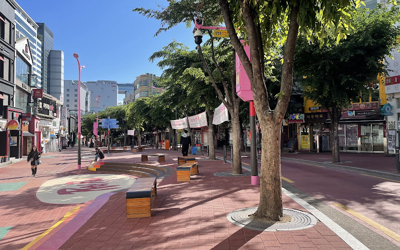 弘大街頭藝術表演路