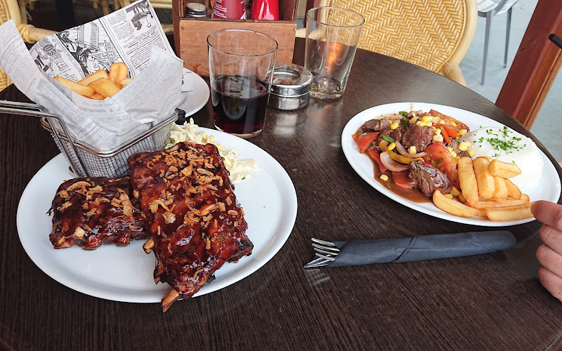 Hunters Sports Bar & Grill