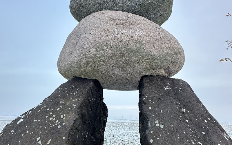 Steinskulptur Leuchtturm