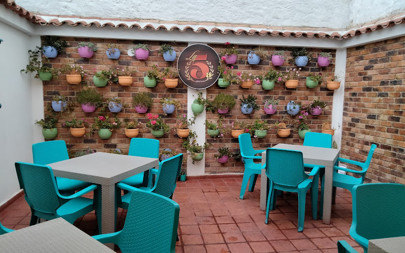 La Quinta coffee & pub