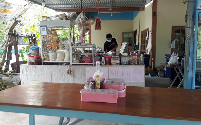 ร้านก๋วยเตี๋ยวเรือทางโค้งบ้านหาดสองแคว