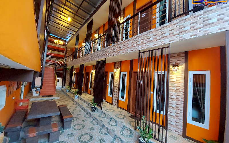 ZONE STATION@ That Phanom