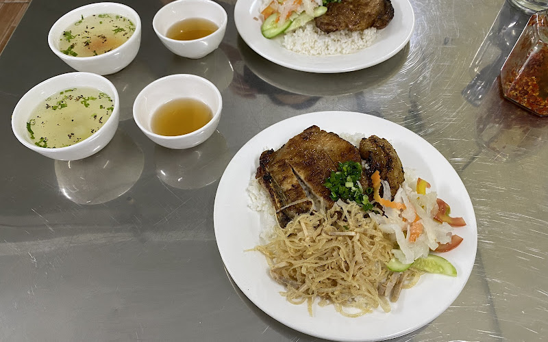 Com tam Saigon chi Hang