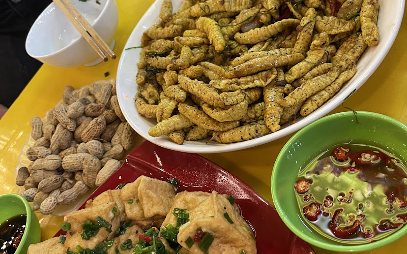 QUÁN NHẬU TỨ HẢI