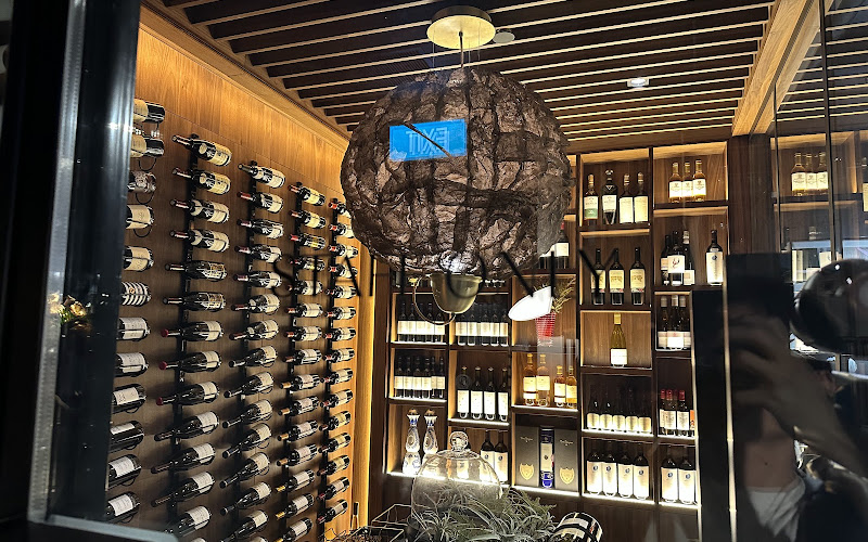 WABI-SABI Dining | Wine & Japanese Italian