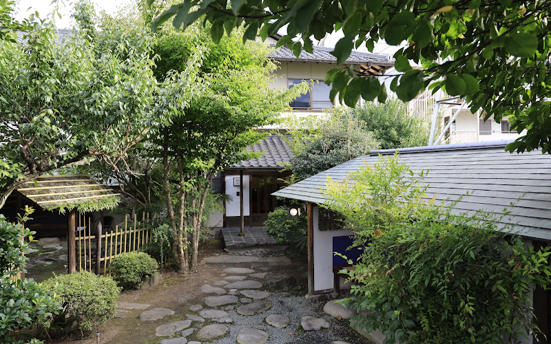 貸切温泉風呂付 ゲストハウス璃洛（りらく） 【団体貸切有・フリースペース・カフェ 石和温泉郷】