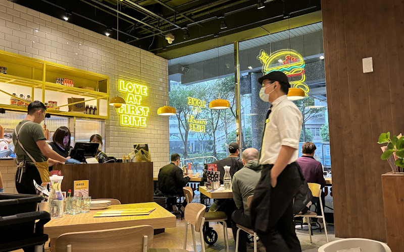 樂子the Diner 環球A8店（桃園龜山區必吃特色早午餐漢堡 / 桃園好吃聚餐餐廳推薦 / 機捷環球百貨附近美食）