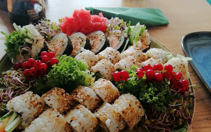 Między Rolkami Sushi & Ramen