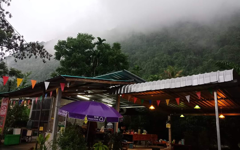 ร้านก๋วยเตี๋ยวซัดโค้ง