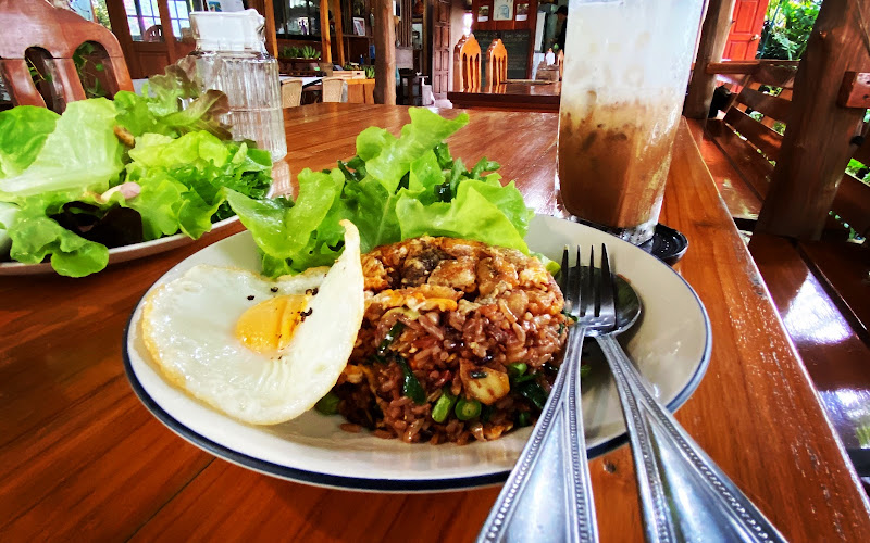 Huean Arharn Baan Cafe (เฮือนอาหารบ้านกาแฟ)