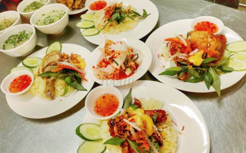 Cơm gà Nha Trang - 2 chị em