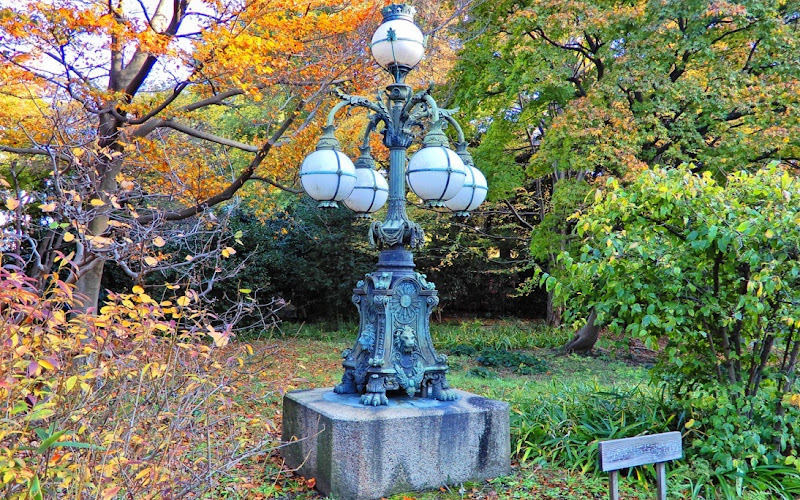 正門石橋旧飾電燈