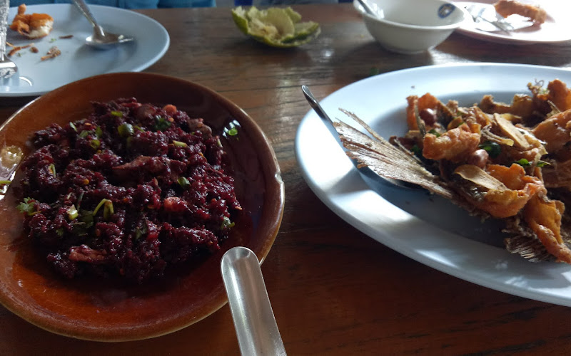 ร้านอาหารชายทุ่ง