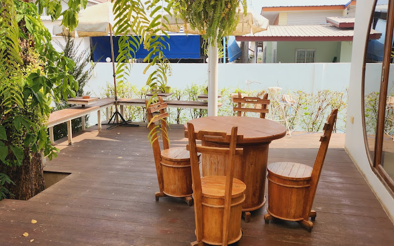 Uncle Duck Coffee Shop & Restaurant