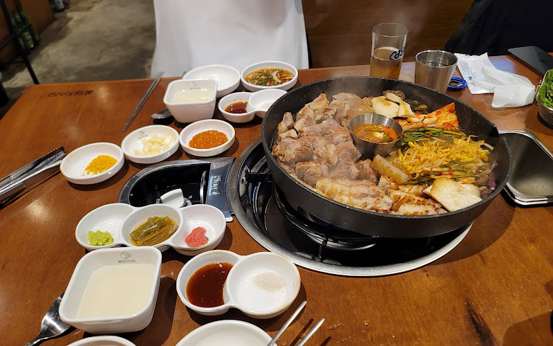 꽃돼지식당 창원상남점