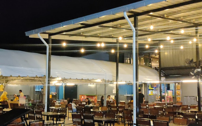 MAKAN PUAS FOODCOURT TELUK CEMPEDAK