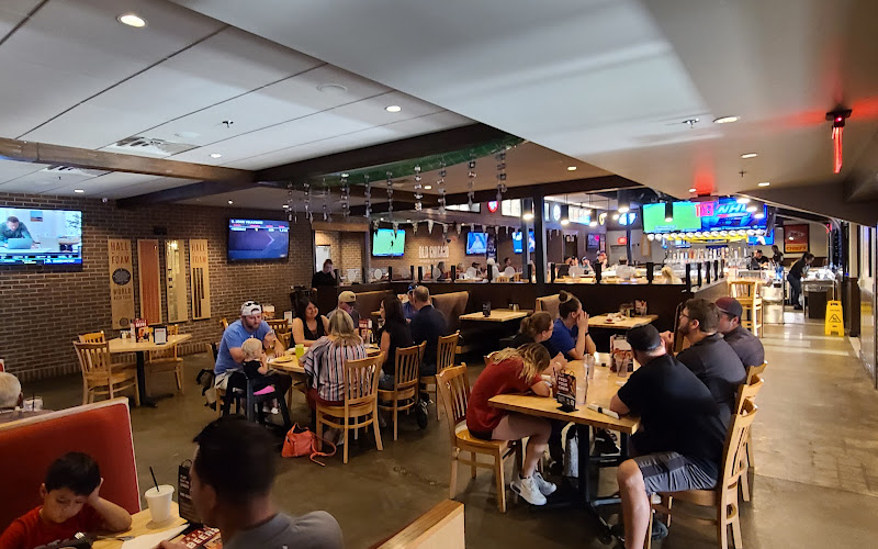 Old Chicago Pizza + Taproom