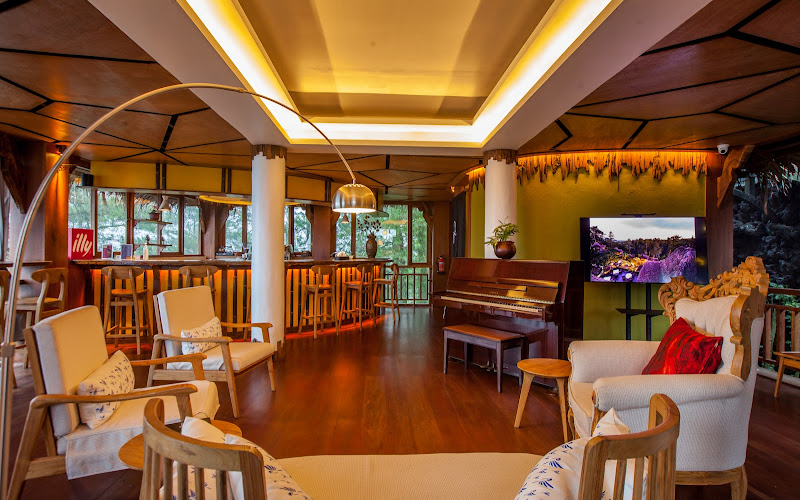 Treetop Alfresco Restaurant and Piano Bar