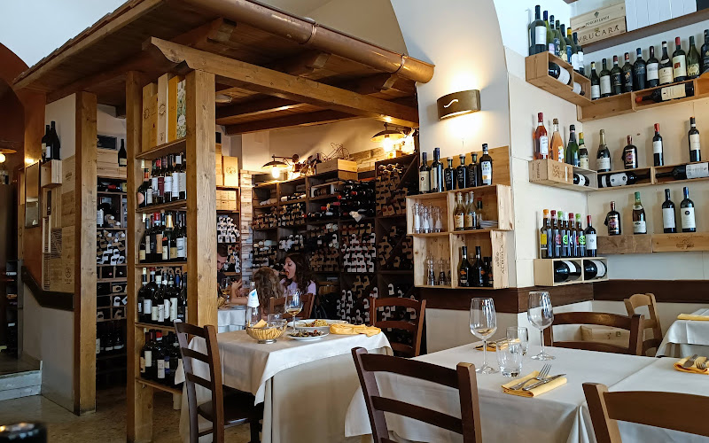 Contrario. Vineria con Cucina.