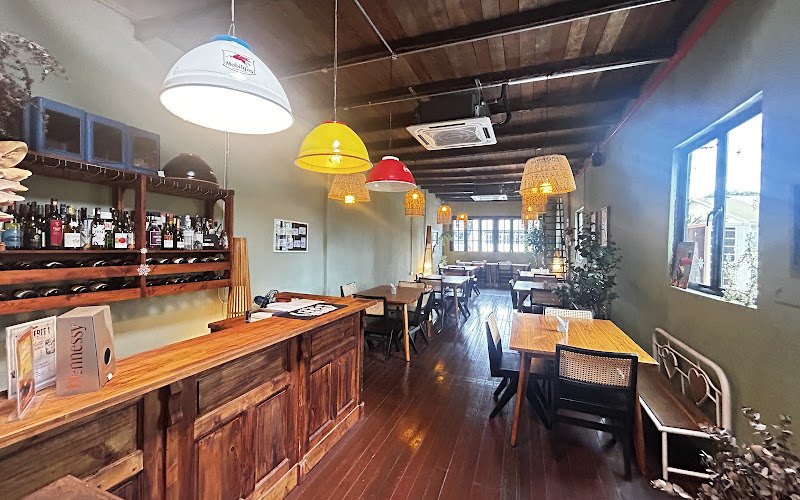 Jollypit Bar & Grill