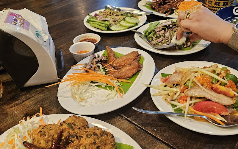 Kin Chan Si Grilled FISH & ISAAN Thai Food