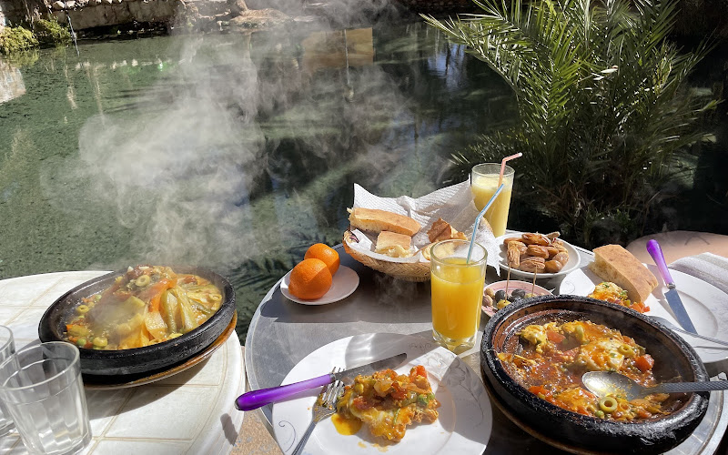 Cafe Restaurant Source des Poissons Sacrés cher abdell