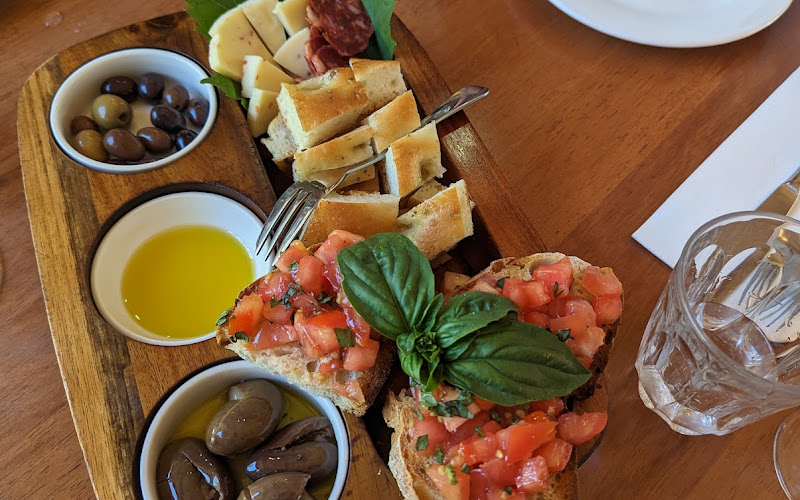 Sapori Di Casa & White Hill Gallery