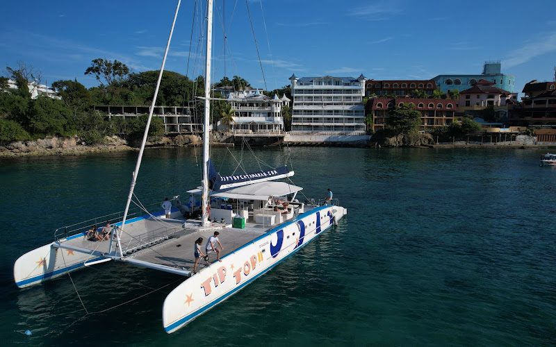 Tip Top Catamaran Snorkeling All-Inclusive Day-Trip