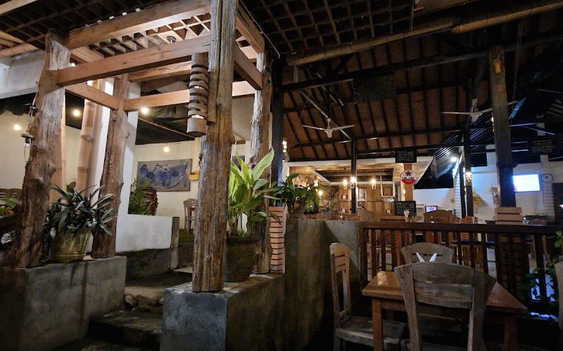 CUMI CUMI SPORTS LOUNGE