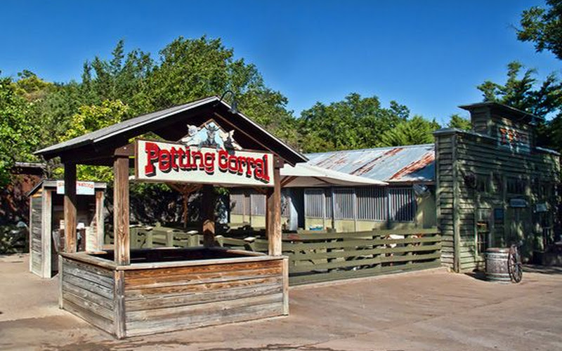 Petting Barn at Fort Worth Zoo