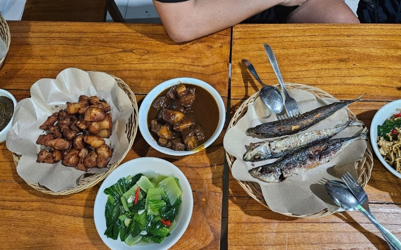 Warung Nona Efo Medan Jaya