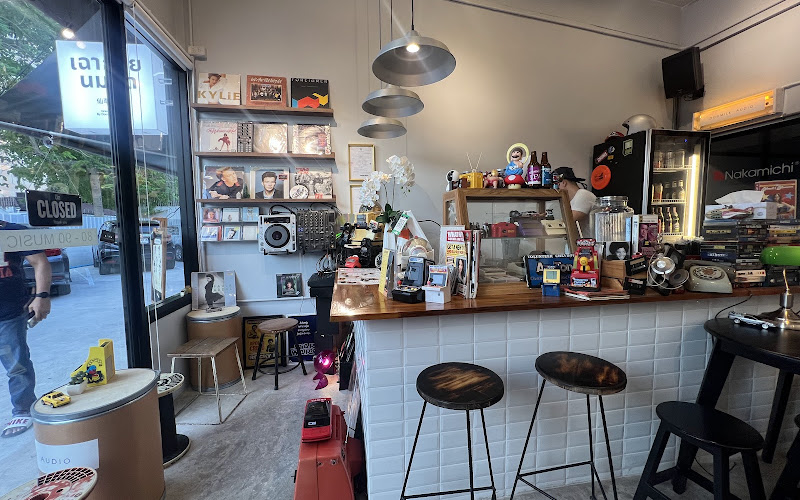 Doomilk Audio and Bar เฉาก๊วยนมสด