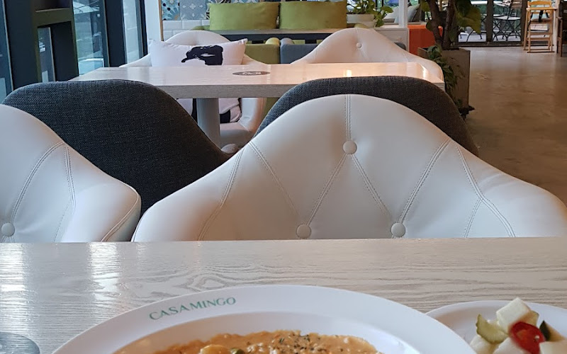 욜로다이닝카페