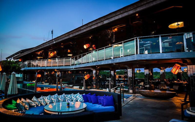 UNIQUE Rooftop Bar & Restaurant