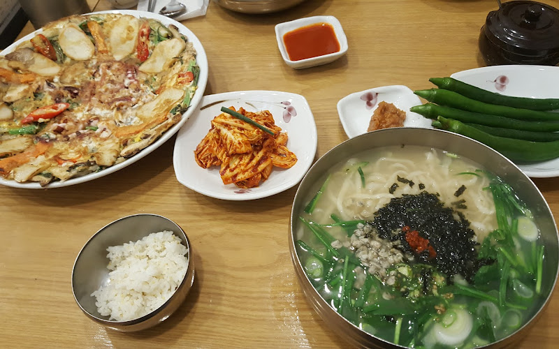 와촌손칼국시 본점