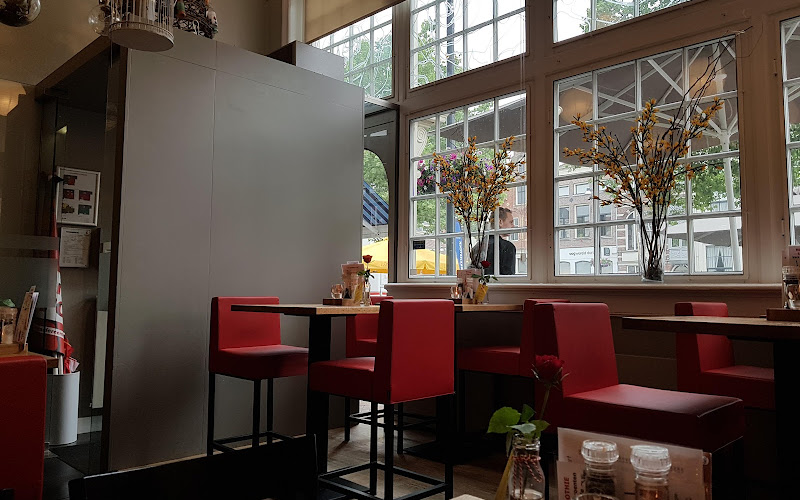 In de Roos Zaltbommel, lunchcafé (Cello)