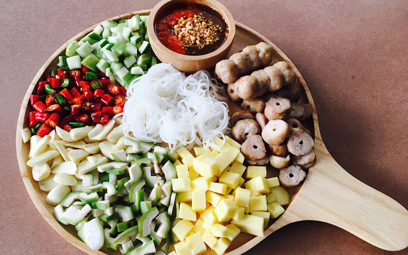 ท่าเสด็จแหนมเนือง