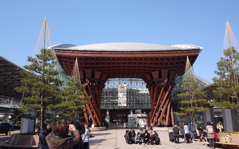 카나자와역 겐로쿠엔 입구 분수시계