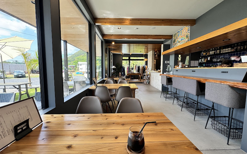 奄美大島の絶景オーシャンフロントカフェ•レストラン/ON SHORE (オンショア)