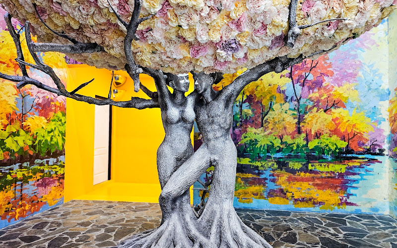 Love In Museum