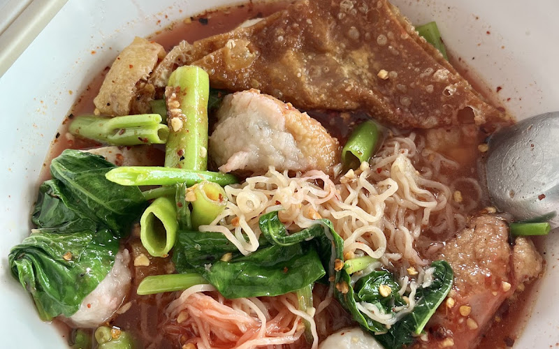 เย็นตาโฟลูกชิ้นปลา