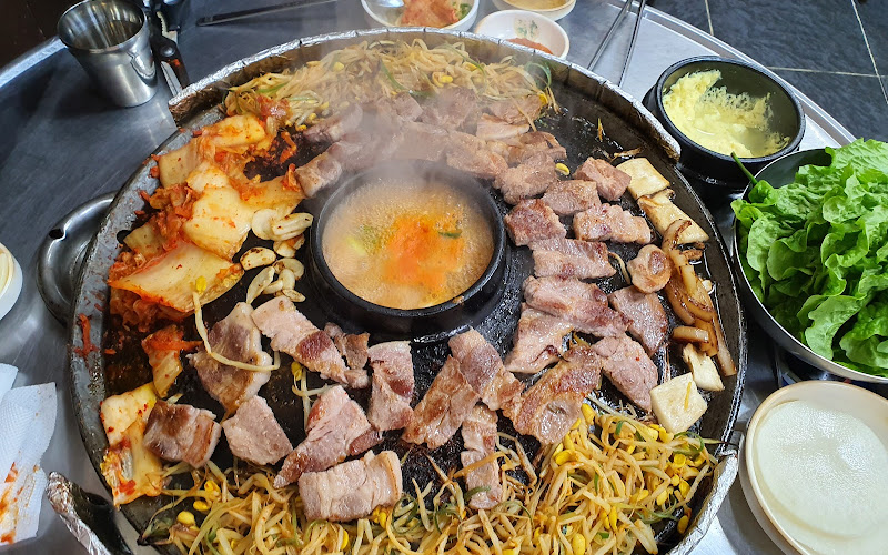 먹골솥뚜껑생삼겹살