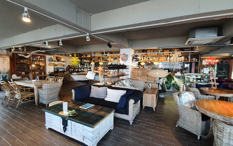 트로피컬 하이드어웨이 브런치 카페